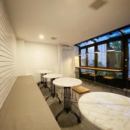 Loewys Home Tanjung Duren Jakarta Barat Exterior photo