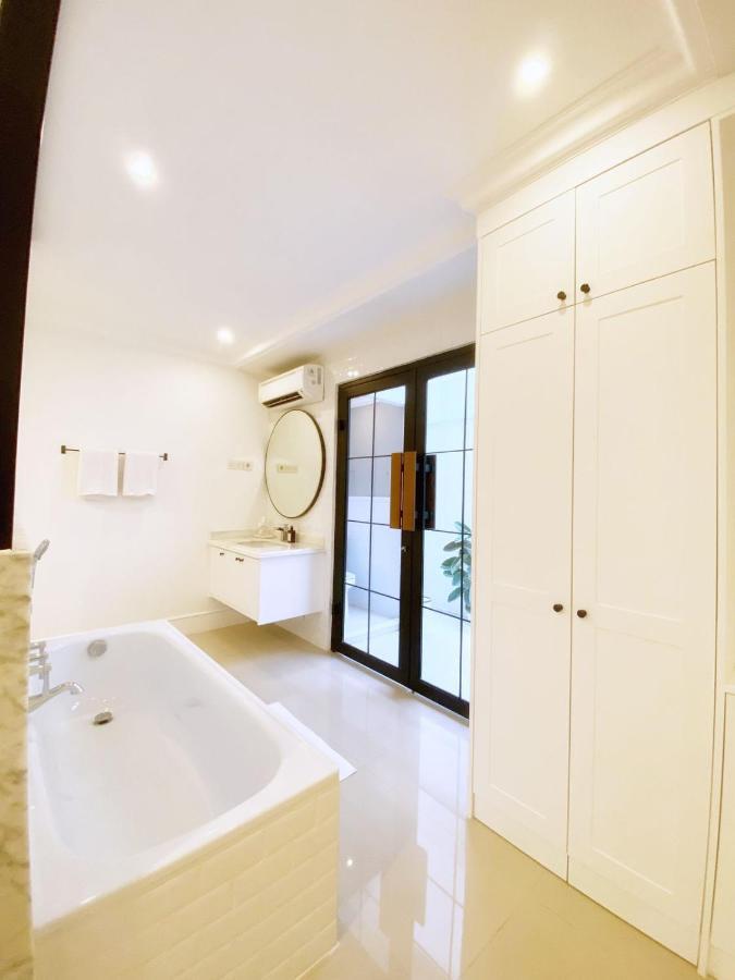 Loewys Home Tanjung Duren Jakarta Barat Exterior photo