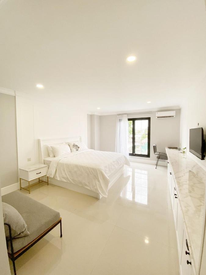 Loewys Home Tanjung Duren Jakarta Barat Exterior photo