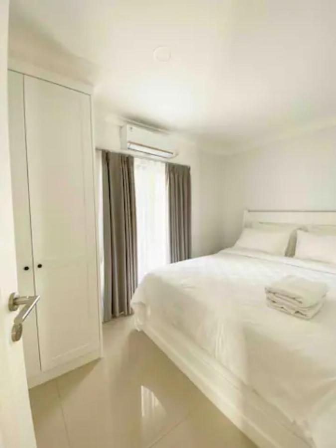 Loewys Home Tanjung Duren Jakarta Barat Exterior photo