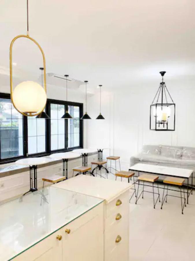 Loewys Home Tanjung Duren Jakarta Barat Exterior photo